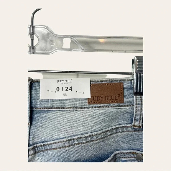 0577. JUDY BLUE MID RISE BOYFRIEND DISTRESSED DENIM JEANS SIZE 0/24 LIGHT WASH - Picture 13 of 13